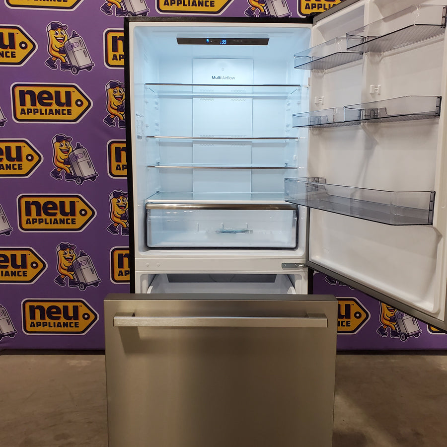 Hisense PureSpace 17.2-cu ft Counter-Depth 32-in Wide Bottom-Freezer Refrigerator in Fingerprint Resistant Stainless Steel 22321471 - HRB171N6ABE - Scratch & Dent (Moderate)