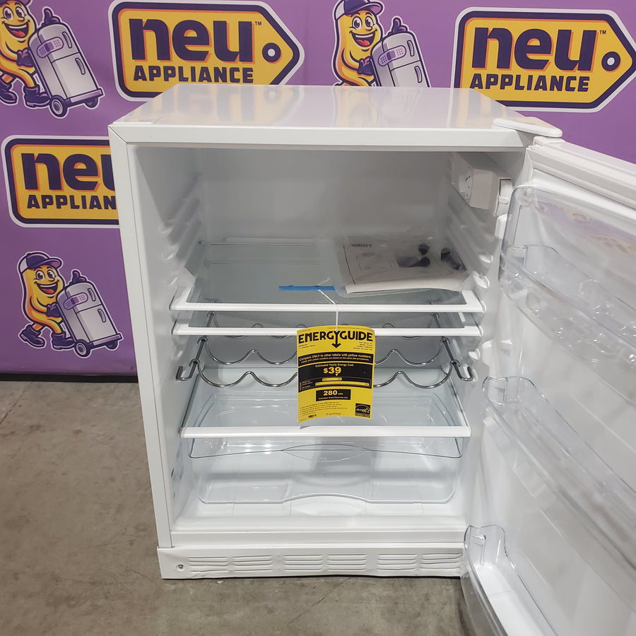 Summit Appliance 5.5-cu ft Mini Fridge in White FF61W - Scratch & Dent (Minor)