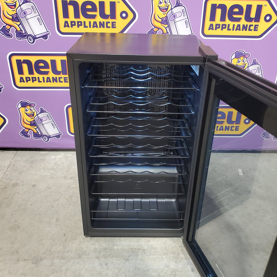 Frigidaire 19.3-in W 34-Bottles Black Freestanding Indoor Wine Cooler FRWW3433AV - Scratch & Dent (Minor)