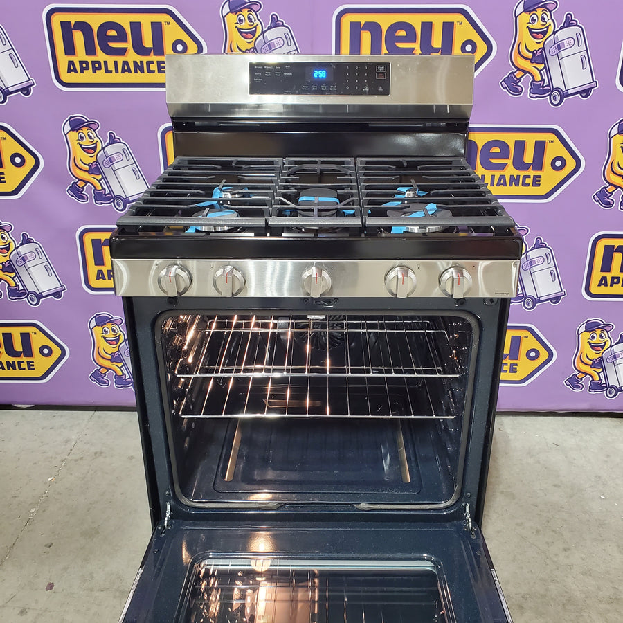 Samsung Smart Freestanding Gas 6.0 Cu. Ft. Range with No Preheat Air Fry and Convection in Stainless Steel NX60A6511SS - Scratch & Dent (Minor)