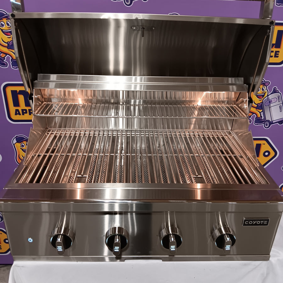 Coyote CL-Series 36-in 4-Burner Built-In Natural Gas Grill w/ Lift-Assist Hood & Safety Valve C3CL36NG - Scratch & Dent (Minor)