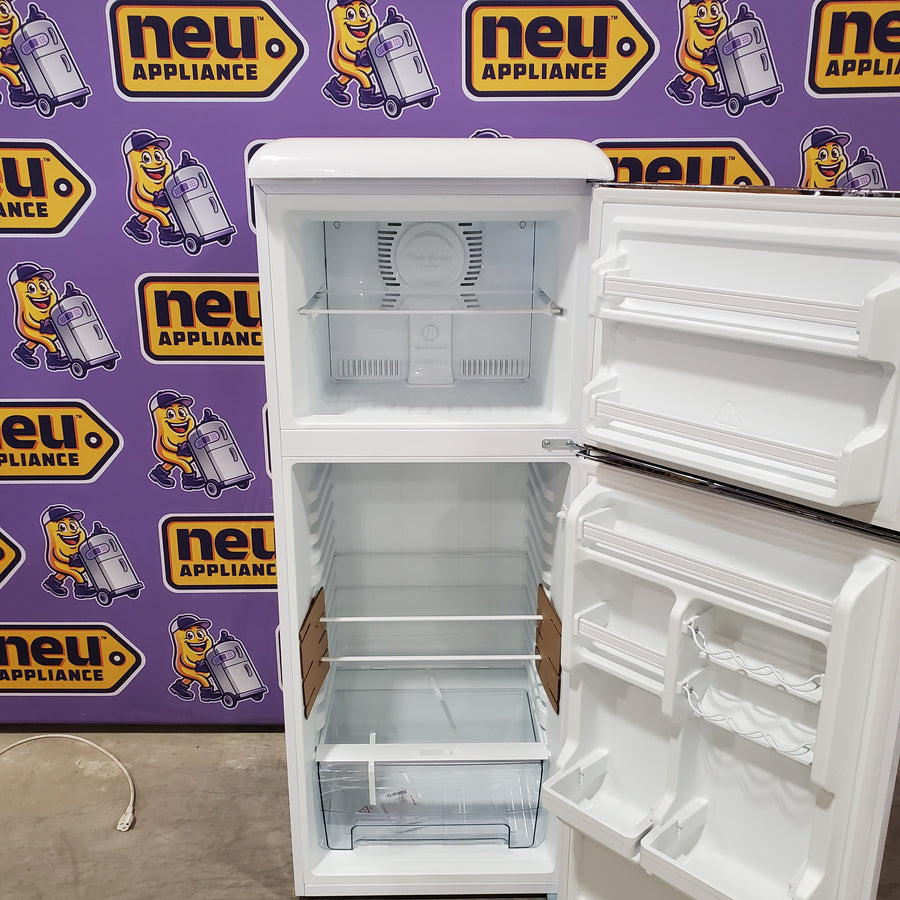 Galanz 24 in. 10 cu. ft. Retro Top Freezer Refrigerator, Energy Star and Frost Free in Milkshake White GLR10TWEEFR - Open Box