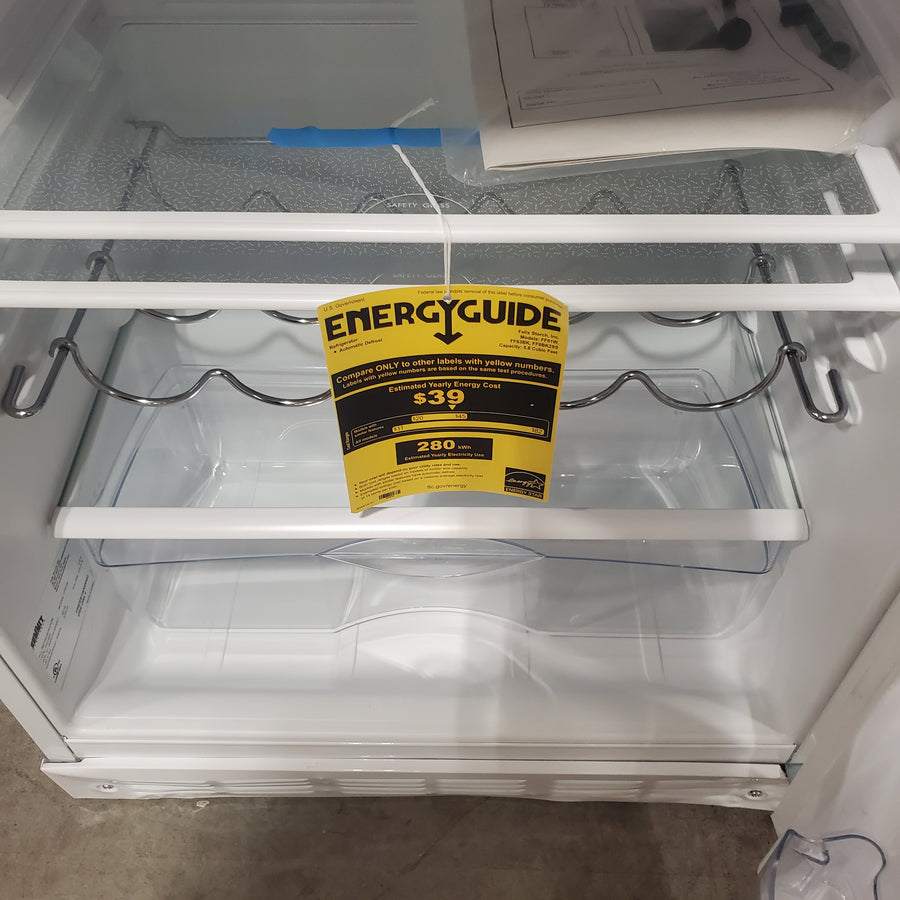 Summit Appliance 5.5-cu ft Mini Fridge in White FF61W - Scratch & Dent (Minor)