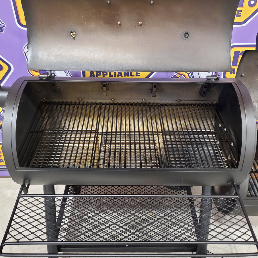 Oklahoma Joe's Highland 879-Sq. in Black Horizontal Charcoal Smoker 22521695 - 24203001 - Certified Refurbished