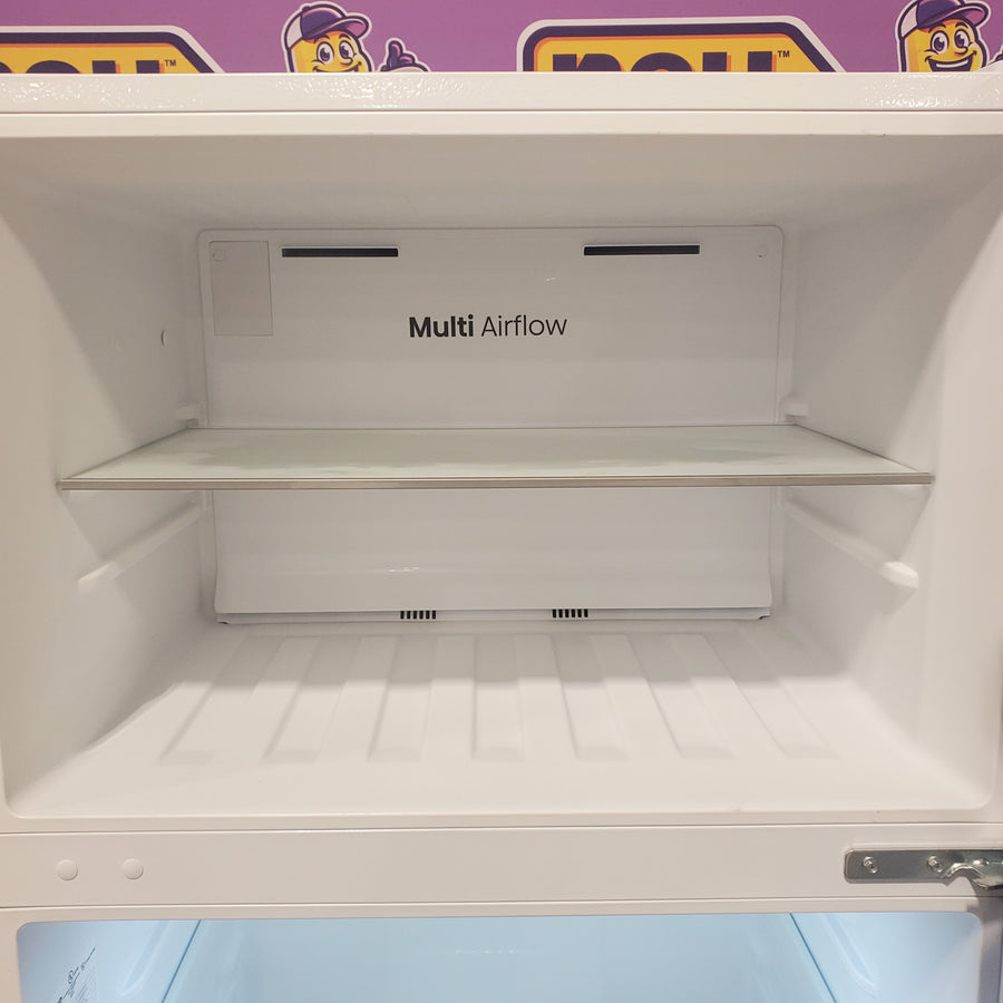Hisense PureSpace 18.1-cu ft Counter-Depth 30-in Wide Top-Freezer Refrigerator Garage Ready ENERGY STAR Certified in White RT180N3SWEH - Scratch & Dent (Minor)