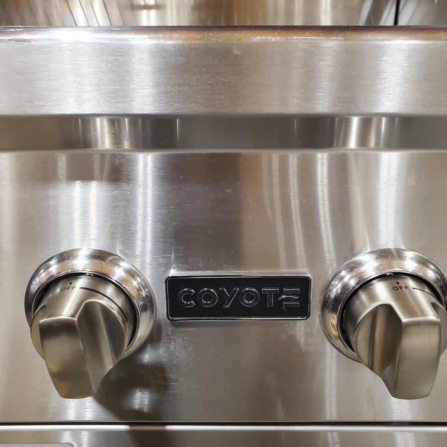 Coyote 36 Inch Built-In Grill with 4 Infinity Burners™, 875 sq. in. Cooking Surface, Interior Grill Lighting and Integrated Wing Guard C2C36NG - Scratch & Dent (Minor)