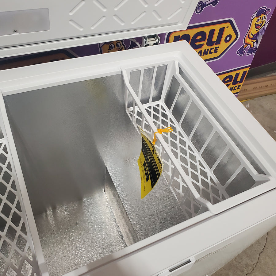 Vissani 8.8 cu. ft. Manual Defrost Convertible Garage Ready Chest Freezer in White, Powered by Hubspace MDCF9WH - Scratch & Dent (Major)