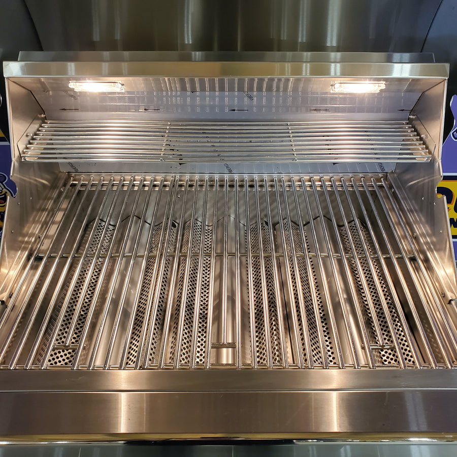 Coyote 30 Inch Built-In Stainless Steel Gas Grill with 640 sq. in. Total Cooking Area, 3 Burner, Interior Lighting, Integrated Windguard, and Smudge Proof Control Panel C3C30NG - Scratch & Dent (Minor)