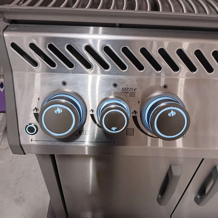 NAPOLEON Rogue PRO 625 Series Black 5-Burner Infrared Natural Gas Grill 1-Side Burner RP625SIB - Open Box