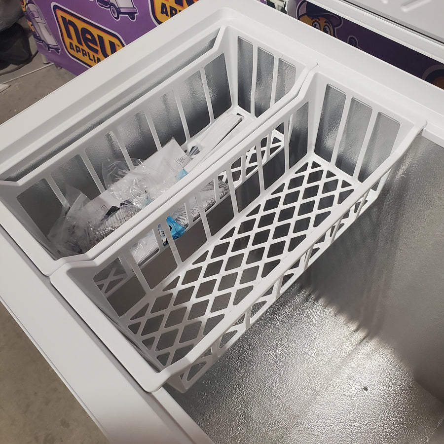 Vissani 8.8 cu. ft. Manual Defrost Convertible Garage Ready Chest Freezer in White, Powered by Hubspace MDCF9WH - Scratch & Dent (Major)