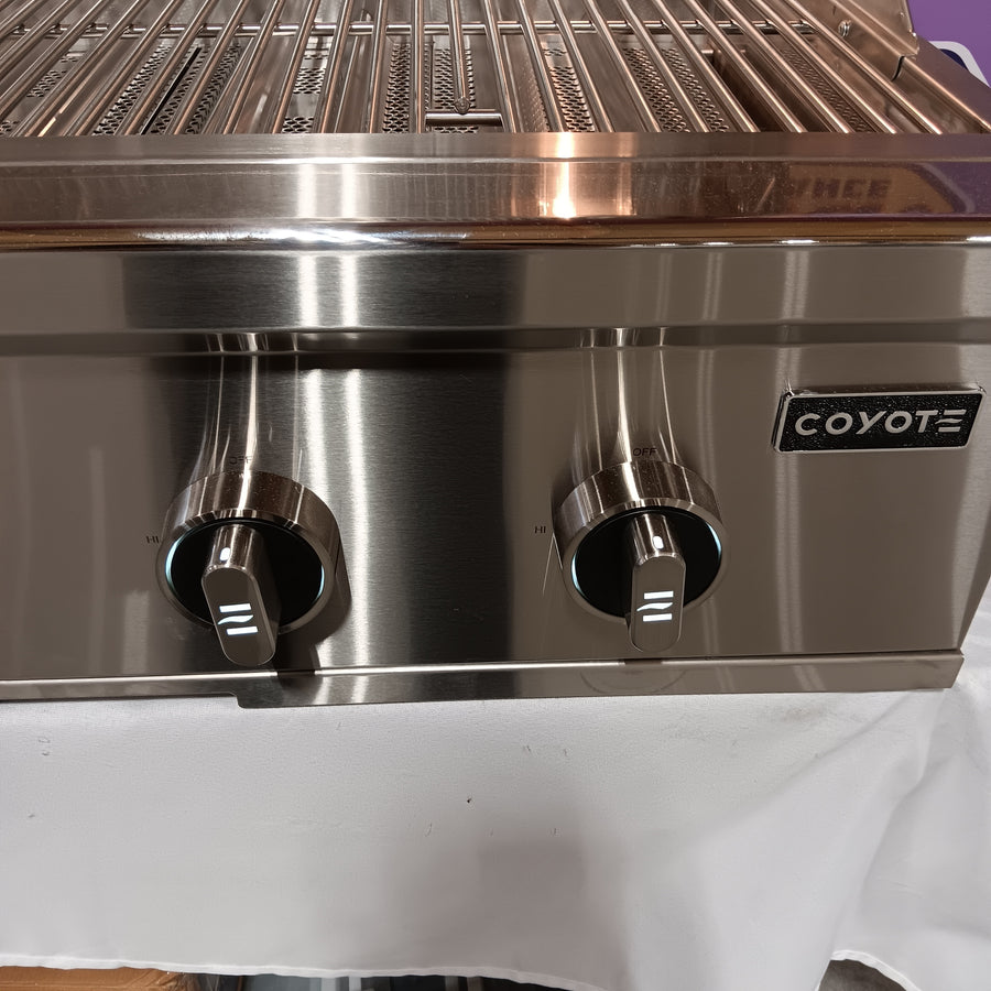 Coyote CL-Series 36-in 4-Burner Built-In Natural Gas Grill w/ Lift-Assist Hood & Safety Valve C3CL36NG - Scratch & Dent (Minor)