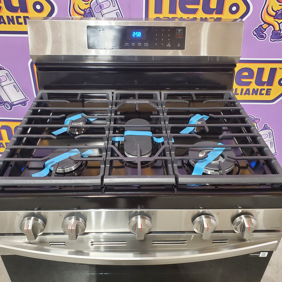 Samsung Smart Freestanding Gas 6.0 Cu. Ft. Range with No Preheat Air Fry and Convection in Stainless Steel NX60A6511SS - Scratch & Dent (Minor)