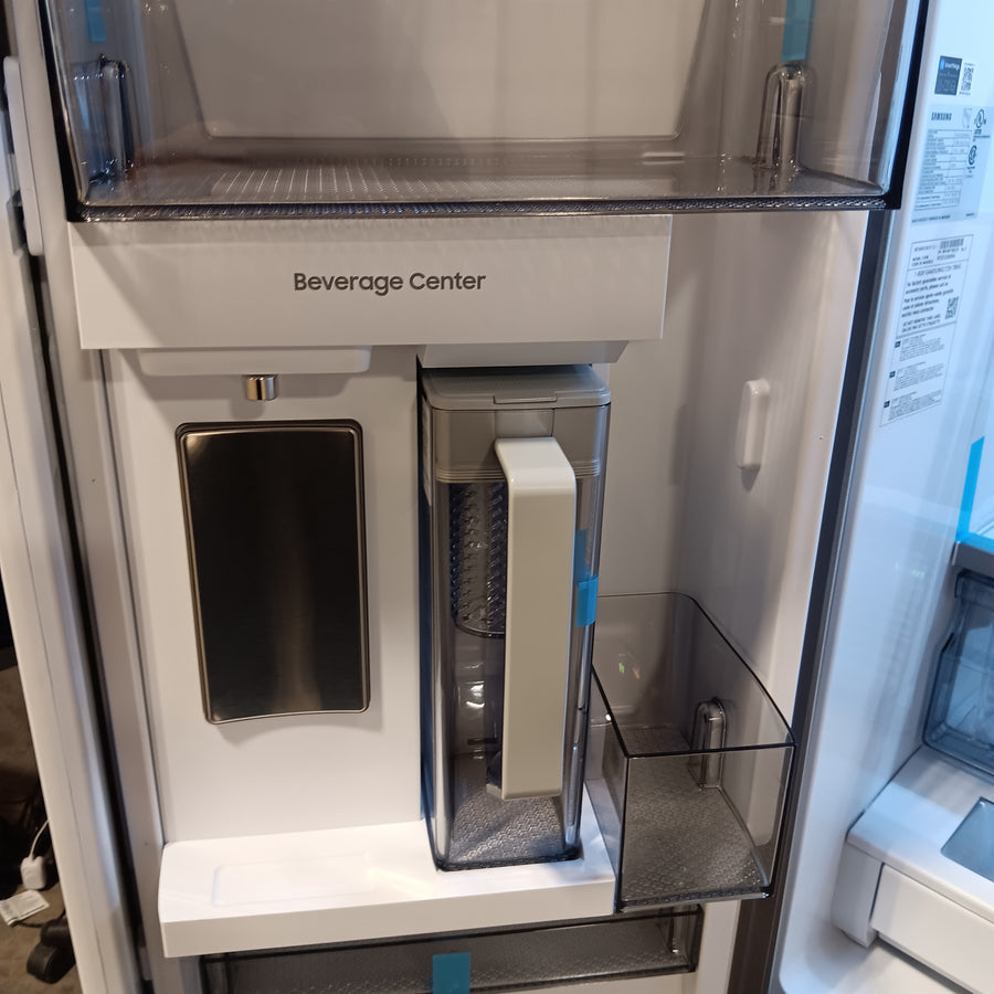 Samsung 31.5-cu ft 3-Door ENERGY STAR Smart French Door Refrigerator with Dual Ice Maker in Stainless Steel 22442656 - RF32CG5300SR - Scratch & Dent (Minor)