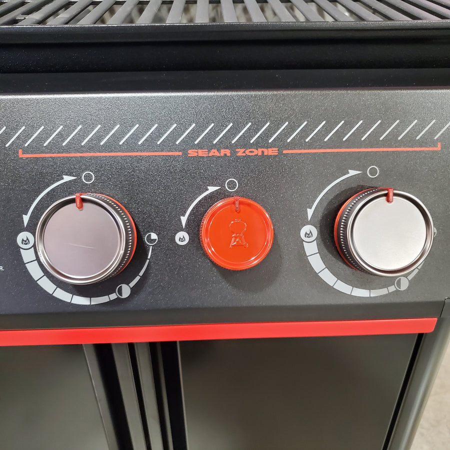 Weber Genesis E-330 Black 3-Burner Liquid Propane Gas Grill with 1 Side Burner E-330 - Scratch & Dent (Minor)