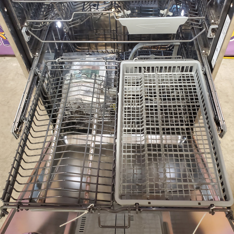 Asko 24 Inch Fully Integrated Panel Ready Built-In Dishwasher with 17 Place Settings, 11 Programs, 40 dBA, 8 Steel™, Super Cleaning System+™, LED Interior Light, and Turbo Drying DFI675XXL - Scratch & Dent (Moderate)