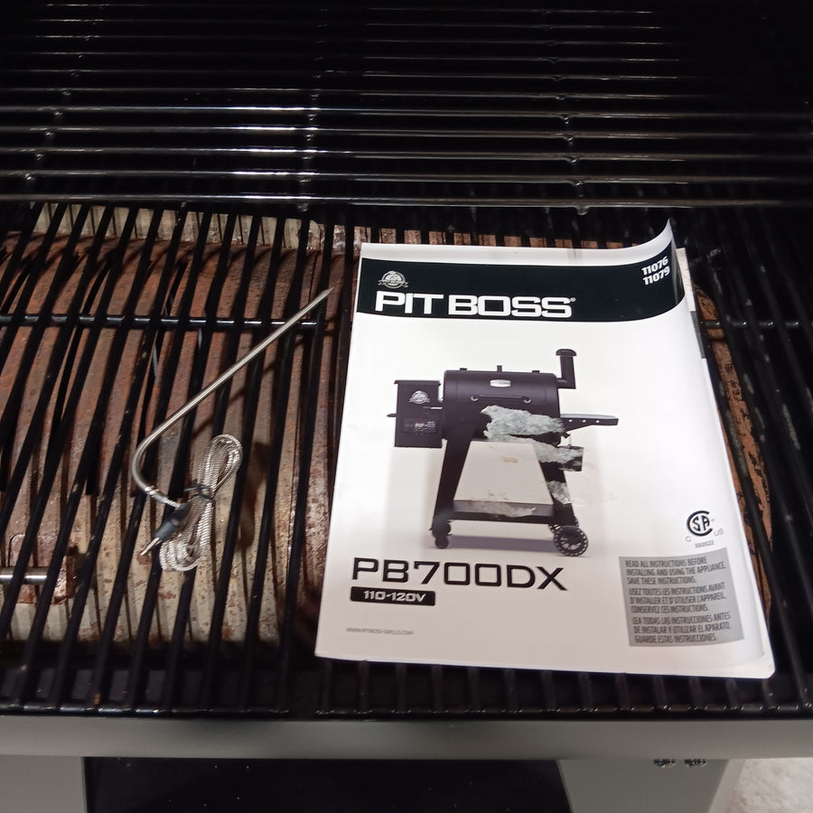 Pit Boss 700 DX Series 740-Sq. in Black Pellet Grill 22321478 - PB700DX - Certified Refurbished