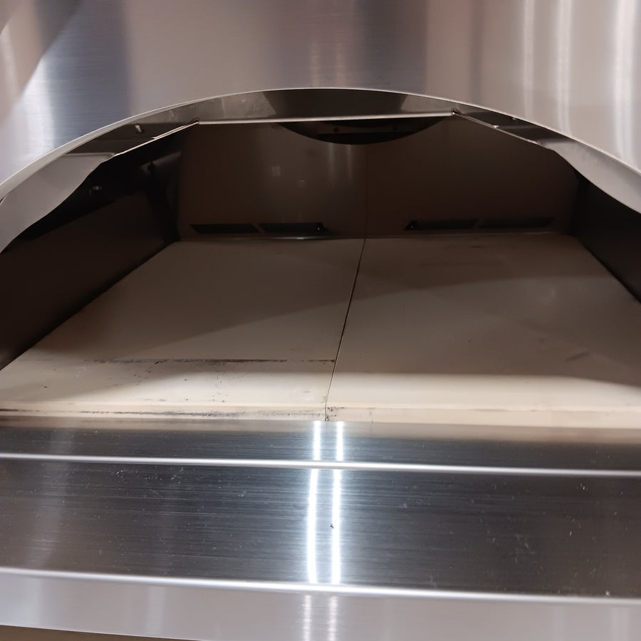 Hestan 33 Inch Campania Outdoor Pizza Oven with 449 sq. in. Cooking Area, 19,000 BTUs, Ceramic Decking, Performance Burner, Safety Valve, Spark-Ignition System AGPO33NG - Open Box