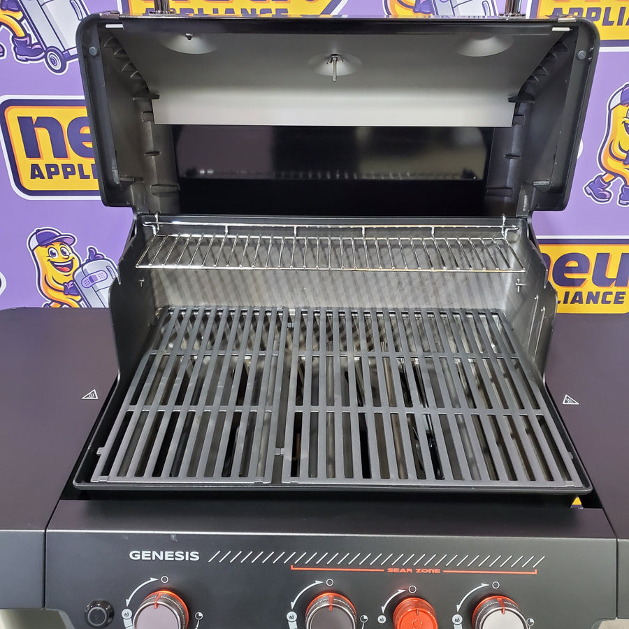Weber Genesis E-330 Black 3-Burner Liquid Propane Gas Grill with 1 Side Burner E-330 - Scratch & Dent (Minor)