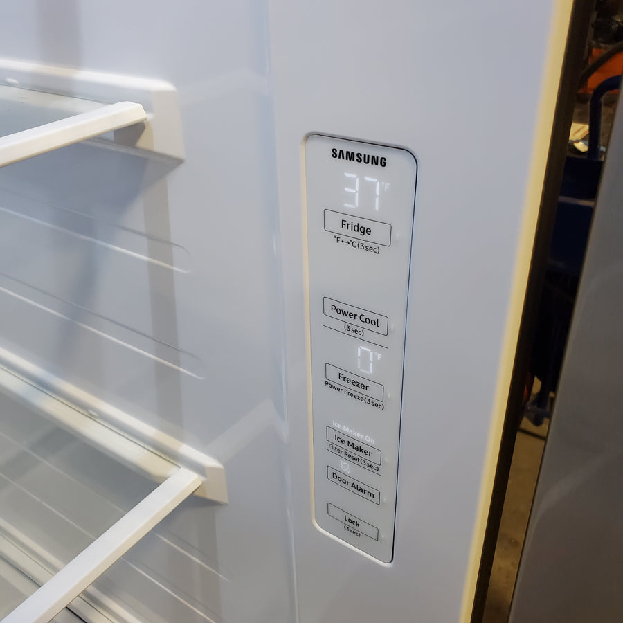 Samsung 27.4-cu ft Side-by-Side Refrigerator with Ice Maker in Fingerprint Resistant Stainless Steel RS27T5200SR - Scratch & Dent (Minor)