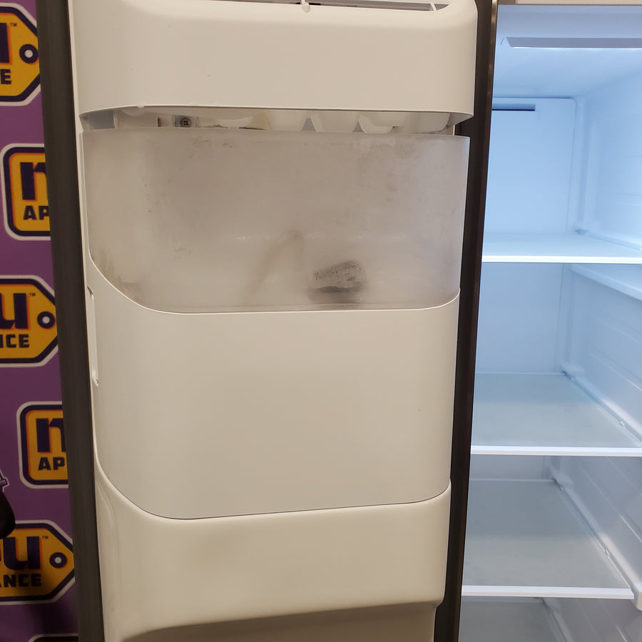 Samsung 27.4-cu ft Side-by-Side Refrigerator with Ice Maker in Fingerprint Resistant Stainless Steel RS27T5200SR - Scratch & Dent (Moderate)