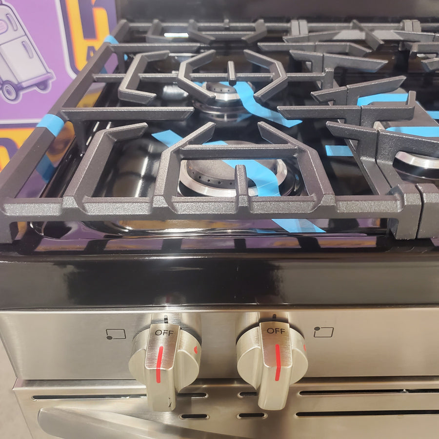 Frigidaire 5 Burner Freestanding Gas Range in Stainless Steel with Quick Boil and Steam Clean FCRG3062AS - Scratch & Dent (Minor)