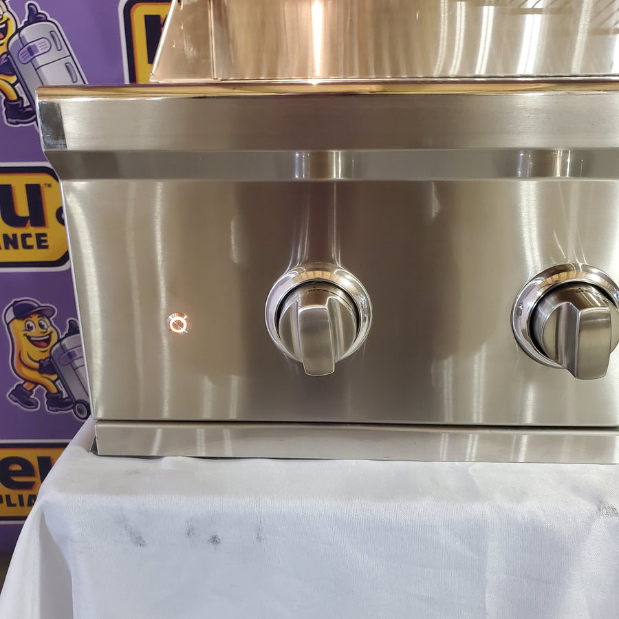 Coyote 42 Inch Built-In Grill with 5 Infinity Burners™, 1275 sq. in. Cooking Surface, Interior Grill Lighting and Integrated Wing Guard C2C42NG - Scratch & Dent (Minor)