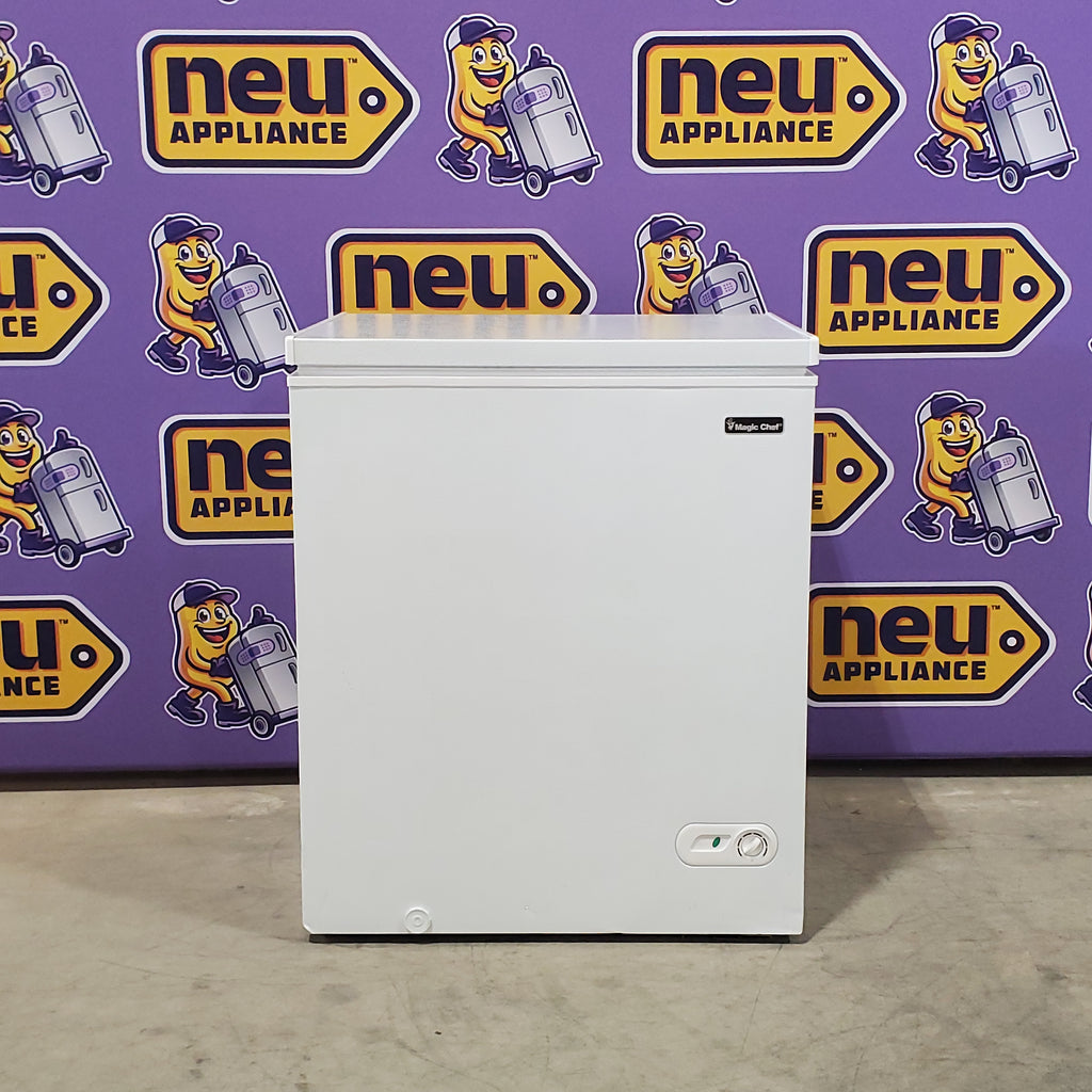 Pictures of Magic Chef 5.0. cu. ft. Chest Freezer with Interior LED Light and Defrost Water Drain HMCF5W4 - Scratch & Dent (Moderate) - Neu Appliance Outlet - Discount Appliance Outlet in Austin, Tx