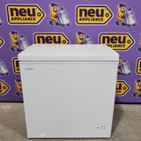 Vissani 7.0 cu. ft. Manual Defrost Chest Freezer with LED Light in White, Garage Ready 25130SD879 - HMCF7W5 - Scratch & Dent (Moderate)