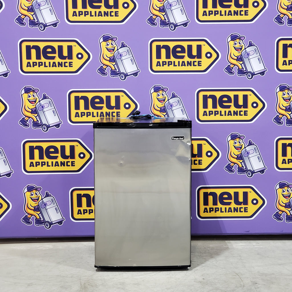 Pictures of Magic Chef 3.0 cu. ft. Manual Defrost Upright Freezer in Stainless Steel MCUF3STE - Cosmetic Condition - Scratch & Dent - Minor - Neu Appliance Outlet - Discount Appliance Outlet in Austin, Tx