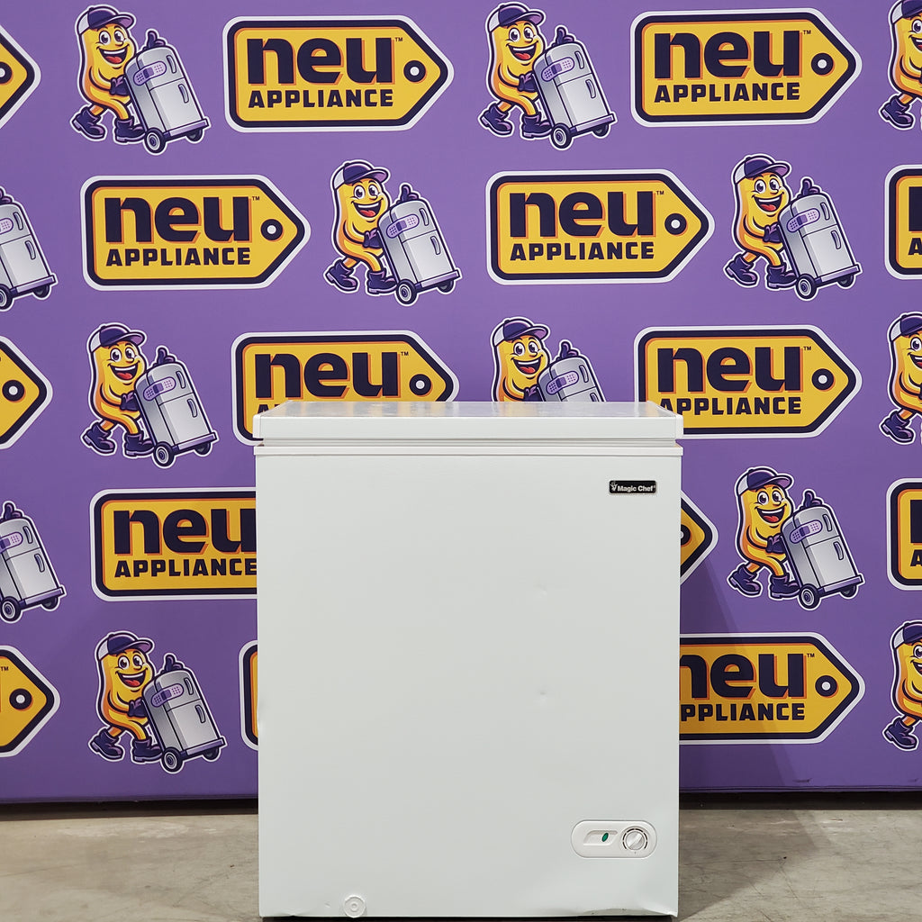 Pictures of Magic Chef 5.0. cu. ft. Chest Freezer with Interior LED Light and Defrost Water Drain HMCF5W4 - Scratch & Dent (Minor) - Neu Appliance Outlet - Discount Appliance Outlet in Austin, Tx