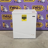 Magic Chef 5.0. cu. ft. Chest Freezer with Interior LED Light and Defrost Water Drain 25132SD415 - HMCF5W4 - Scratch & Dent (Moderate)