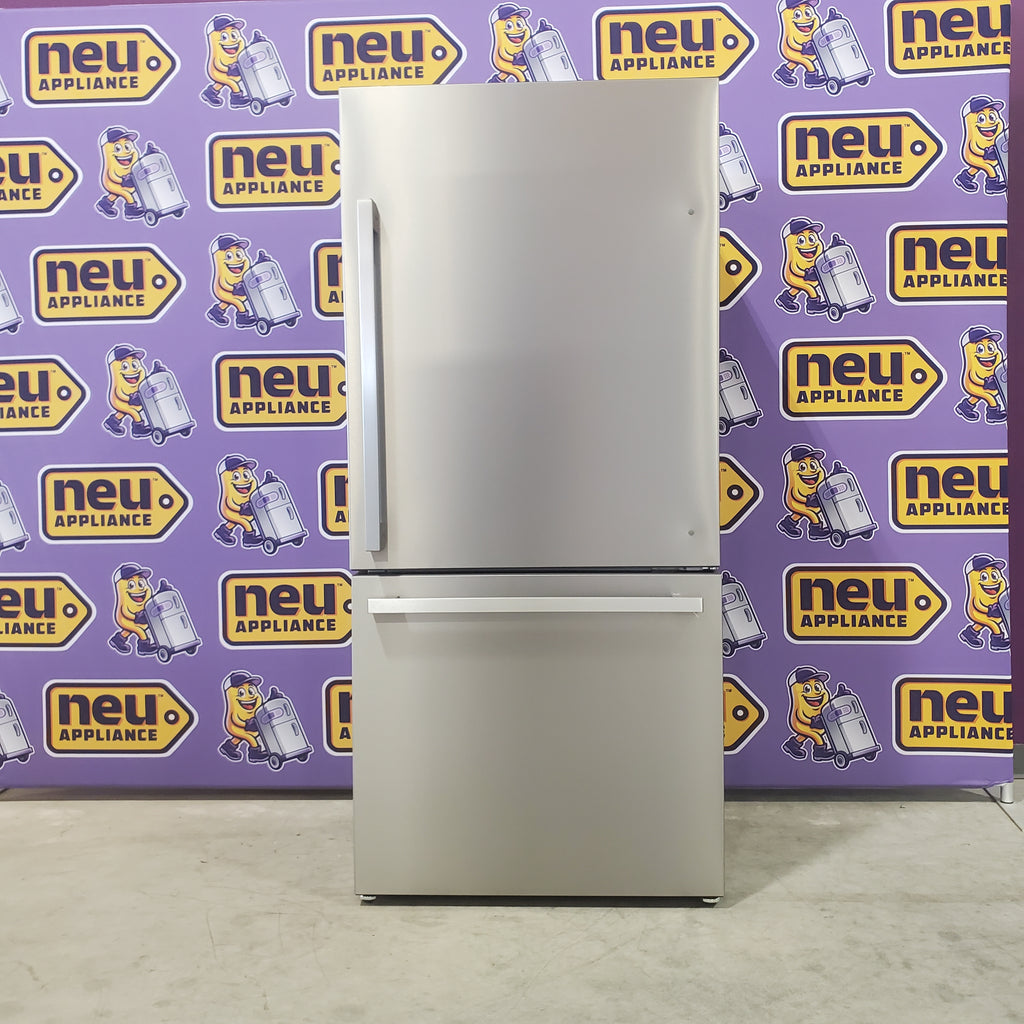 Pictures of Hisense 17.2 cu. ft. Fingerprint-Resistant Stainless Steel Refrigerator with LED Lighting, Metal Glide Doors, and Bottom Freezer HRB171N6ASE - Open Box - Neu Appliance Outlet - Discount Appliance Outlet in Austin, Tx