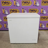 Vissani 7.0 cu. ft. Manual Defrost Chest Freezer with LED Light in White, Garage Ready 25137SD736 - HMCF7W5 - Scratch & Dent (Minor)
