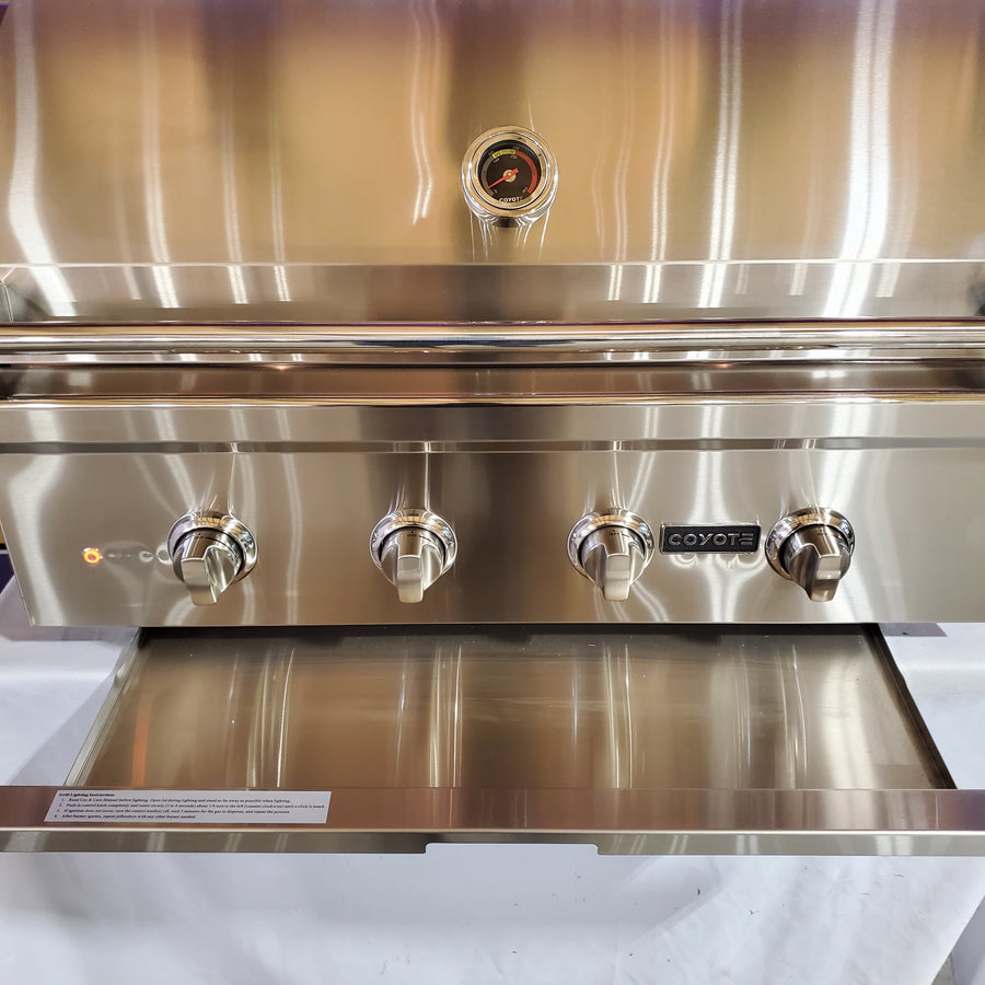 Coyote C-Series 35.5" Built-In Gas Grill in Stainless Steel 1118351 - C2C36LP - Scratch & Dent (Moderate)