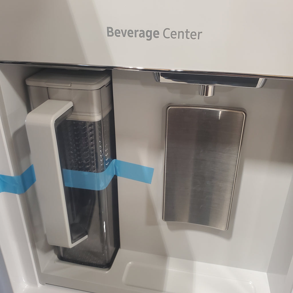 Pictures of Samsung Bespoke 4-Door French Door Refrigerator (29 cu. ft.) with Beverage Center™ in White Glass RF29BB860012AA - Scratch & Dent (Minor) - Neu Appliance Outlet - Discount Appliance Outlet in Austin, Tx