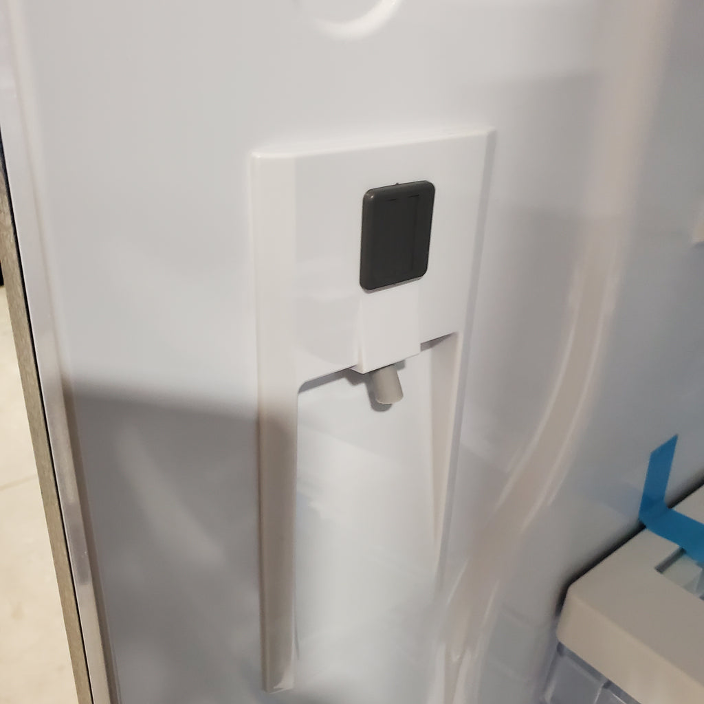 Pictures of GE 27-cu ft French Door Refrigerator with Ice Maker (Fingerprint-resistant Stainless Steel) ENERGY STAR-GNE27JYMXFS-Scratch and Dent(Minor) - Neu Appliance Outlet - Discount Appliance Outlet in Austin, Tx