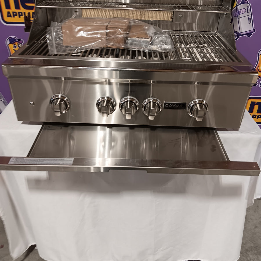 Coyote 36 Inch Built-In Grill with 3 Infinity Burners™, RapidSear™ Infrared Burner, 875 sq. in. Cooking Surface, Interior Grill Lighting, LED Illuminated Knobs, and Integrated Wind Guard C2SL36NG - Scratch & Dent (Minor)