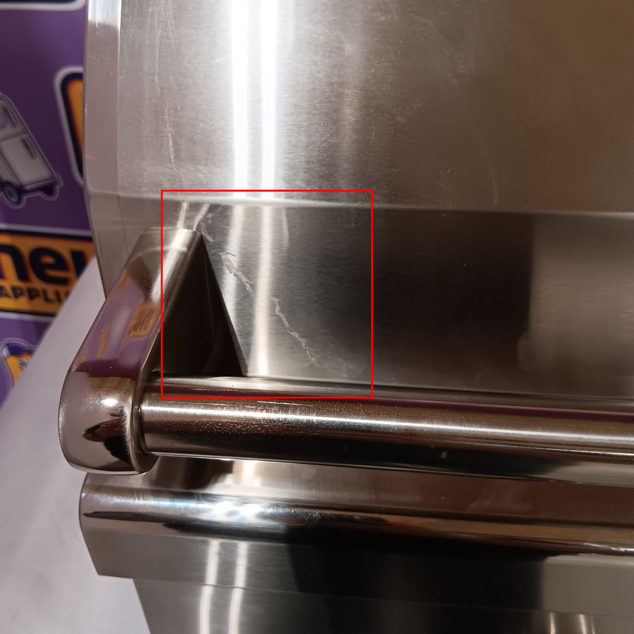 Coyote 28 Inch Built-in Gas Grill with Infinity Burners, Warming Rack, Heat Control Grids, 40,000 Total BTU, Interior Hood Lights, 640 sq. in. Cooking Area and Stainless Steel Grates C1C28LP - Scratch & Dent (Minor)