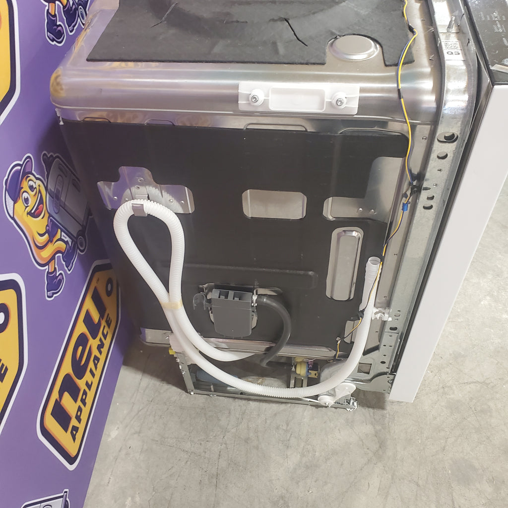 Pictures of GE® ENERGY STAR® ADA Compliant Stainless Steel Interior Dishwasher with Sanitize Cycle in White GDT226SGLWW - New in Box - Neu Appliance Outlet - Discount Appliance Outlet in Austin, Tx