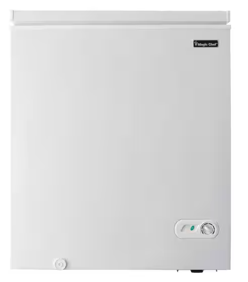 Magic Chef 5.0. cu. ft. Chest Freezer with Interior LED Light and Defrost Water Drain S186 - HMCF5W4 - Open Box