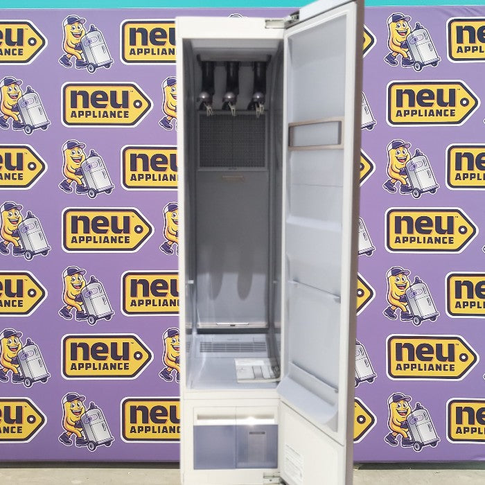 Pictures of 20.88 in. Dark Black Samsung AirDresser Upright Steamer with Air Hangers DF60R8200DG - Scratch & Dent - Minor - Neu Appliance Outlet - Discount Appliance Outlet in Austin, Tx