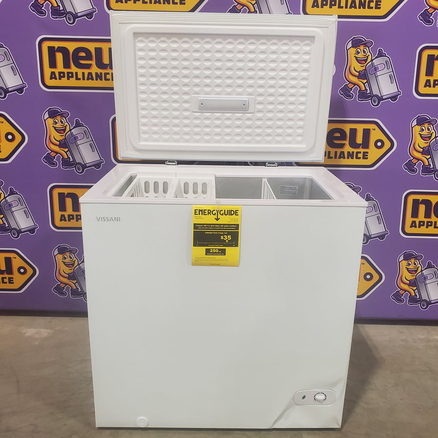 Vissani 7.0 cu. ft. Manual Defrost Chest Freezer with LED Light in White, Garage Ready HMCF7W5 - Open Box
