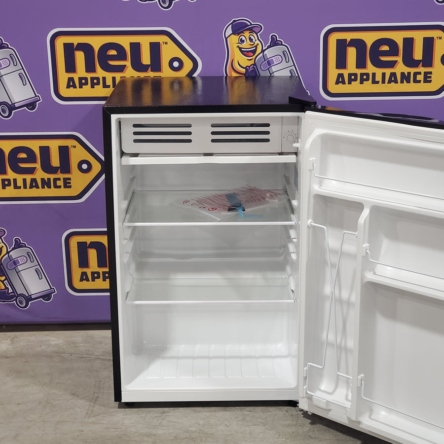 Arctic Chef 4.5 cu. ft. Mini Fridge in Stainless Steel ACFR465 - Scratch & Dent (Moderate)