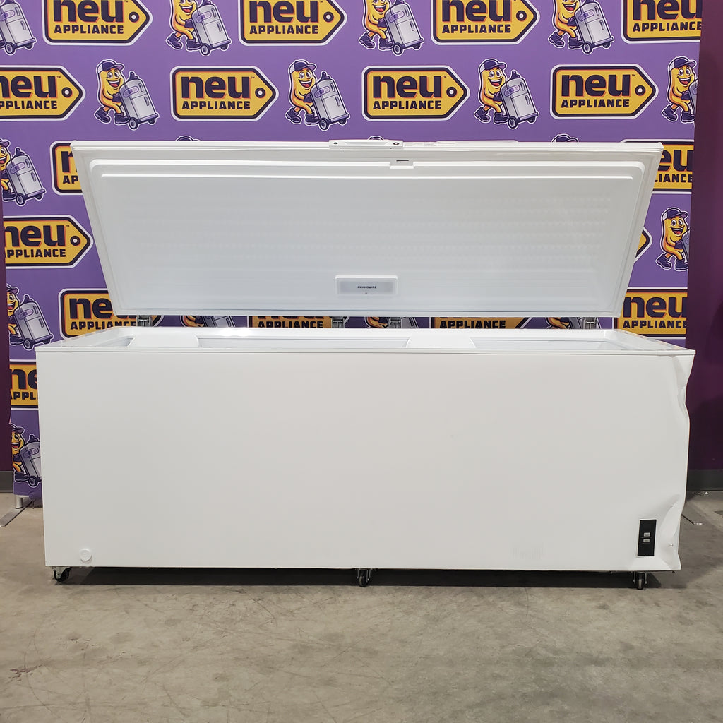 Pictures of Frigidaire 25 Cu. Ft. Garage Ready Chest Freezer with LED Light and Adjustable Temperature Control FFCL2542AW - Scratch & Dent (Minor) - Neu Appliance Outlet - Discount Appliance Outlet in Austin, Tx