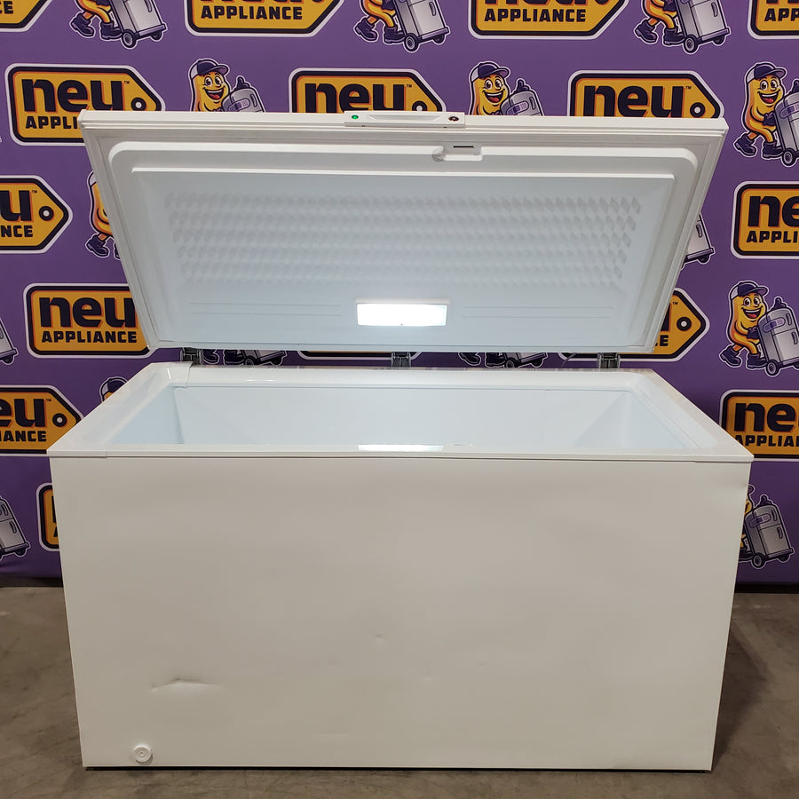 Frigidaire 15 Cu. Ft. Garage Ready Chest Freezer FFCL1542AW - Scratch & Dent (Major)