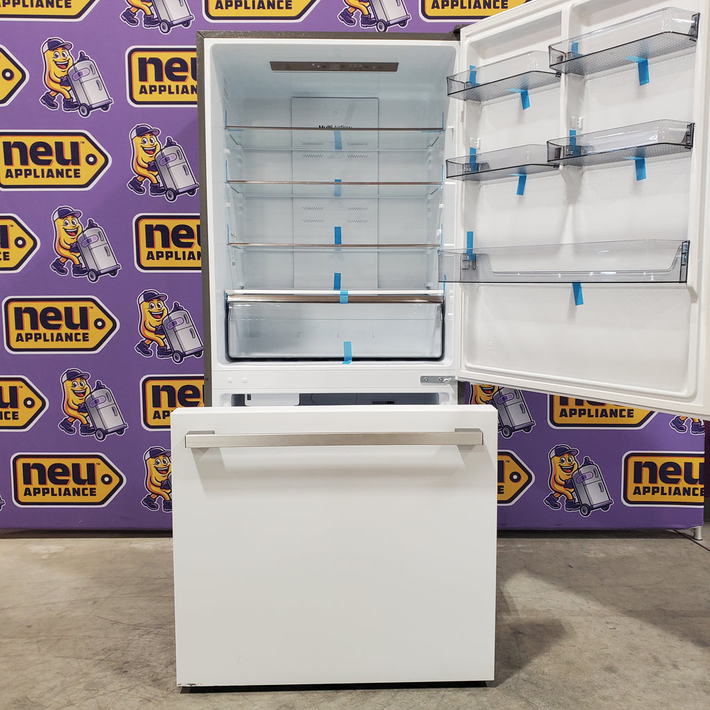 Pictures of Hisense 33" Wide Counter Depth ENERGY STAR 17.2-cu ft Bottom-Freezer Refrigerator with Ice Maker in Fingerprint Resistant Stainless Steel 3SD659 - HRB171N6BSE - Scratch & Dent (Minor) - Neu Appliance Outlet - Discount Appliance Outlet in Austin, Tx