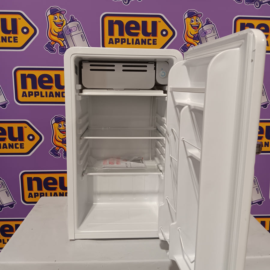 Frigidaire 3.2-cu ft Mini Fridge in White EFR372-WHITE-COM - Scratch & Dent (Minor)