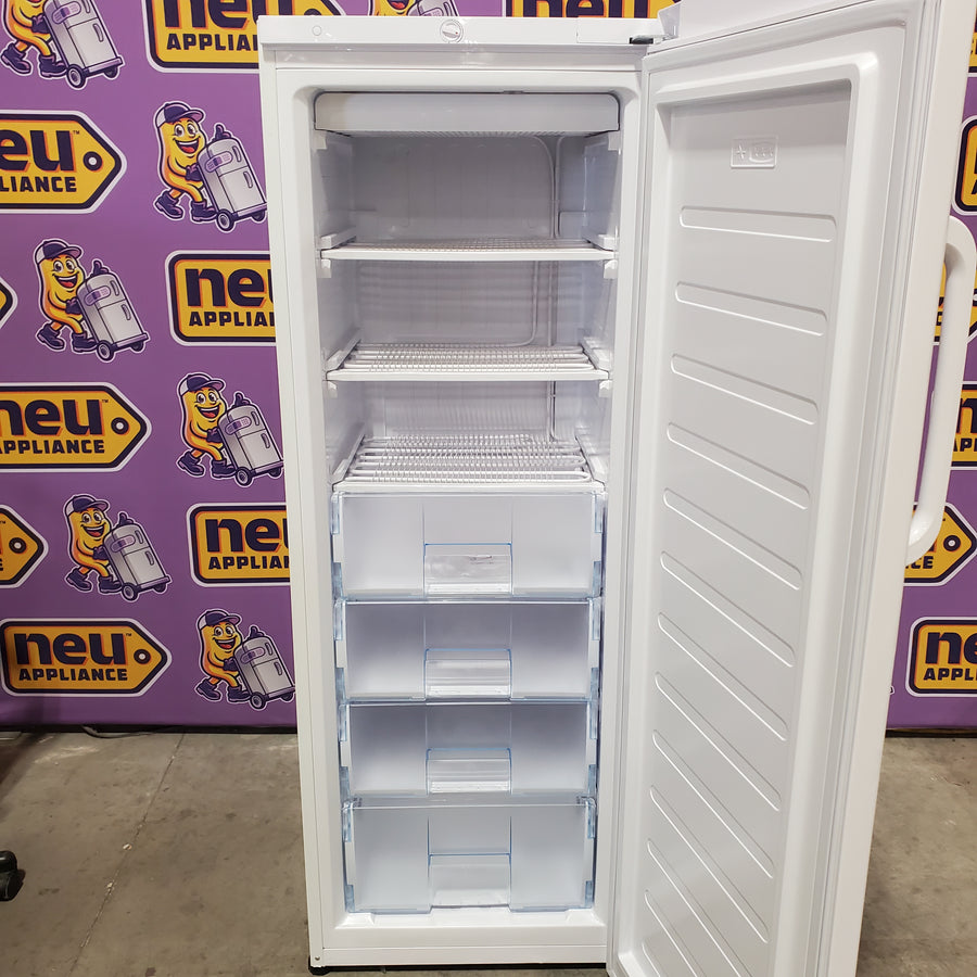 Hamilton Beach 11 Cu Ft Upright Freezer in White SA672 - HBFRF0011 - Scratch & Dent (Major)