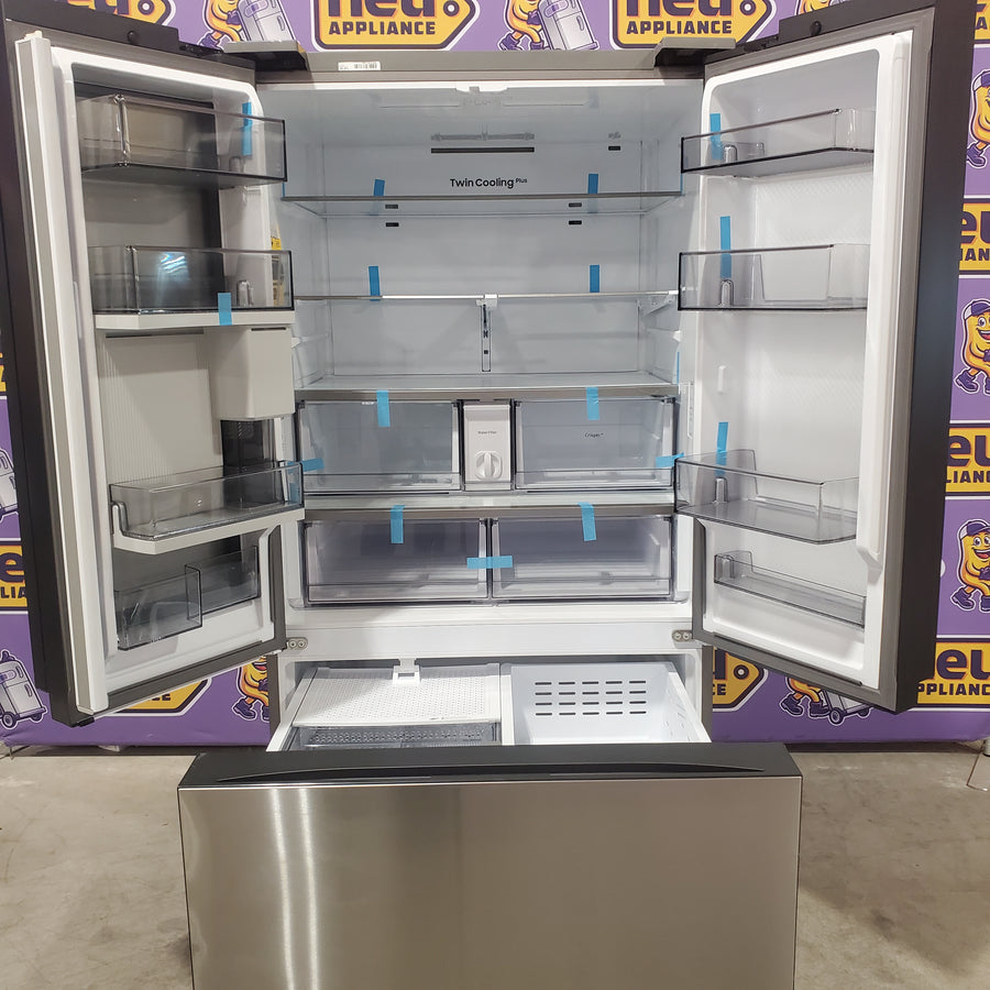Samsung Bespoke 3-Door French Door Refrigerator (30 cu. ft.) with Beverage Center™ in Stainless Steel with Auto Fill Water Pitcher 251311SD1004 - RF30BB6600QL - Scratch & Dent (Major)