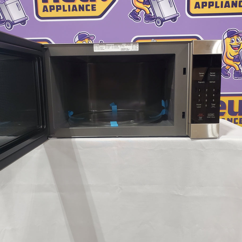 LG 2.0 cu. ft. NeoChef™ Countertop Microwave with Smart Inverter and EasyClean® 17SD217 - LMC2075ST - Open Box